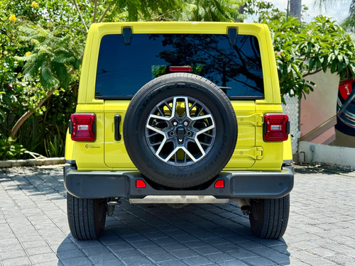 Jeep Wrangler 5p Unlimited Sahara L4/2.07/T Aut