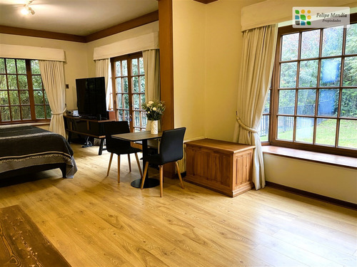 Casa En Arriendo De 6 Dorm. En Las Condes