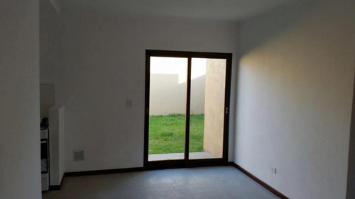 Casa En Venta - 2 Dormitorios 1 Baño - Cochera - 110mts2 - Chivilcoy