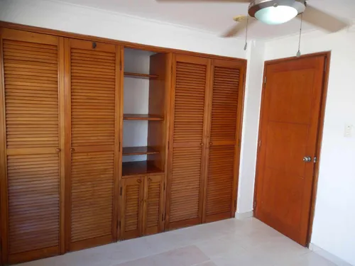Apartamento Bien Ubicado, Próximo A Las Playas De Bocagrande Y A La Bahía Y Playas De Castillogrande Cod. 44312