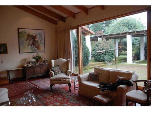 Excelente Casa De Construcción Sólida Estilo Chilena Pirque