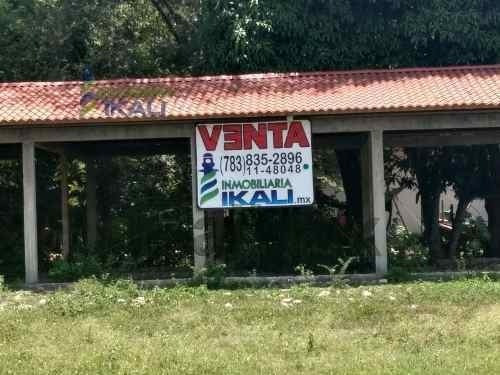 Venta Terreno 750 M² Col. Educación Álamo Temapache Veracruz. Ubicado En La Calle Leopoldo Kiel, El Terreno Cuenta Con Una Superficie Útil De 750 M², Y Con Una Pequeña Construcción De 10 X 5 M. Con E