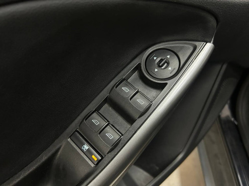 Ford Focus 2.0 SE PLUS 16V FLEX 4P POWERSHIFT