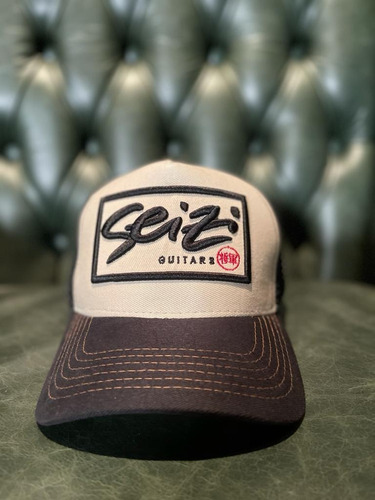 Boné Trucker Seizi Com Aba Curva E Patch Bordado