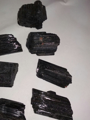 Piedra Turmalina Negra , Calidad Miden Aprox 4cm $180