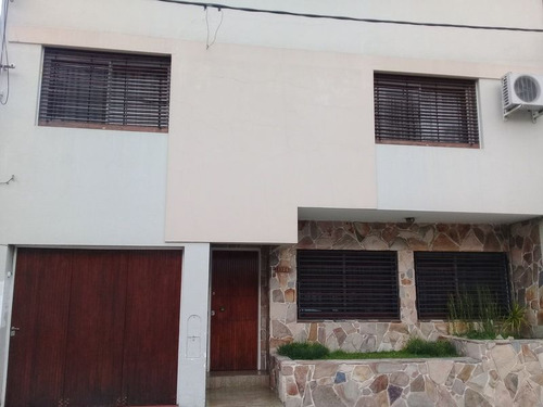 Casa En Venta En 63 Entre 17 Y 18