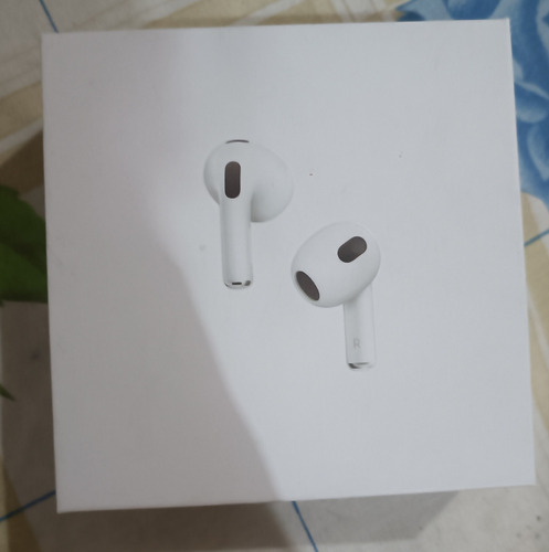 AirPods