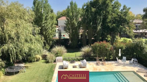 Casa De 5 Dormitorios En Venta Ayres De Pilar