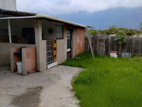 2 Quartos 1 Banheiro Casa