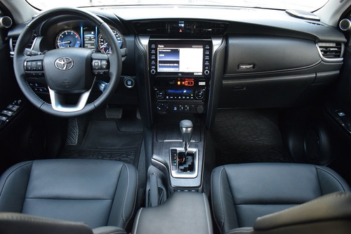 Imagen 9 de 17 de Toyota Sw4 Srx A/t 7 Asientos 2023 0km
