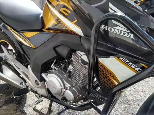 Moto Twister 2020