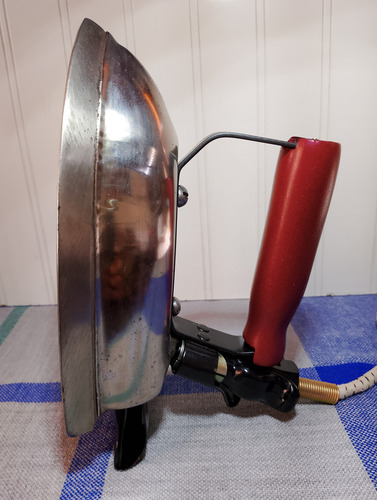 Plancha Eléctrica Gesa / De 1948. (Usado)
