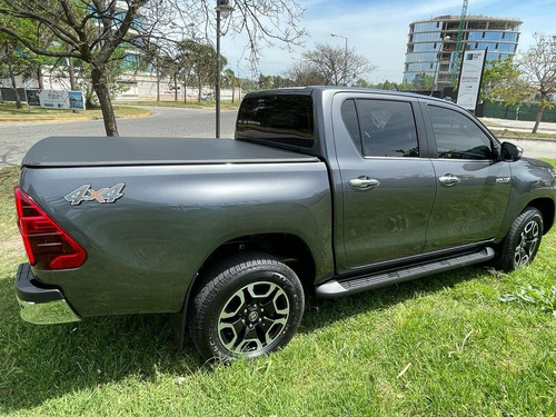 Imagen 3 de 15 de Toyota Hilux 4x4 Dc Srx 2.8 6 Att 204cv Automat Linea Nueva