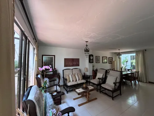 Casa En Venta En La Castellana. Cod V16608
