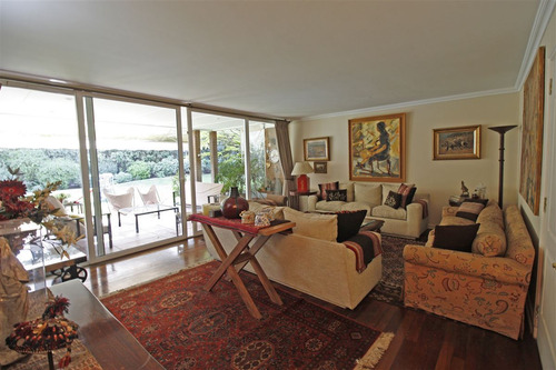 Casa En Venta De 7 Dorm. En Lo Barnechea
