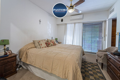Venta De Casa De 6 Amb, Gge P/2 Autos Y Patio Quincho Pil
