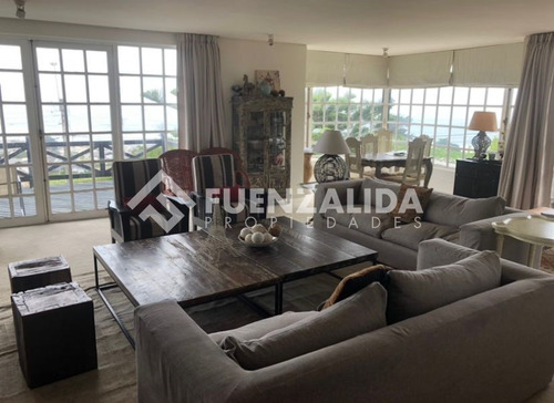Se Arrienda Casa Grande, Sólida, Amoblada Con Vista Al Mar.