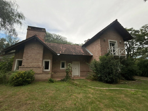 Villa Allende Golf. Casa En Venta De 3 Dormitorios Cochera, Pileta Y Gran Parque