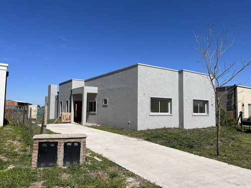 Venta Casa  ,pilar Del Este - San Ramiro, Financio