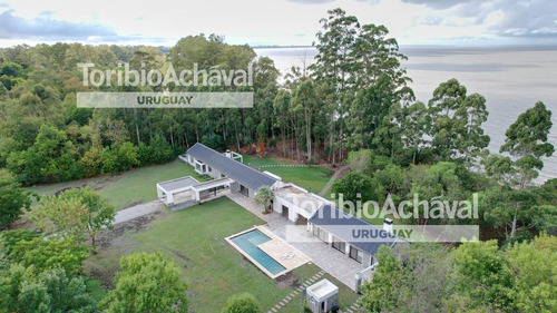 Destacada Casa Sobre La Costa En Balneario El Ensueño