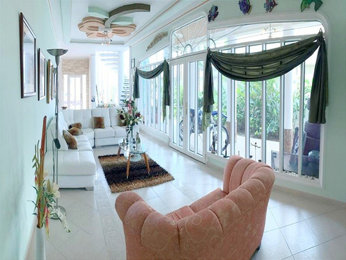 Casa En Venta Ubicada En La Urb. Altos De Guataparo, Country Club Valencia. Minerva K