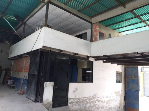 En Venta Galpón 1711m2 El Tambor, Los Teques. Daniela J