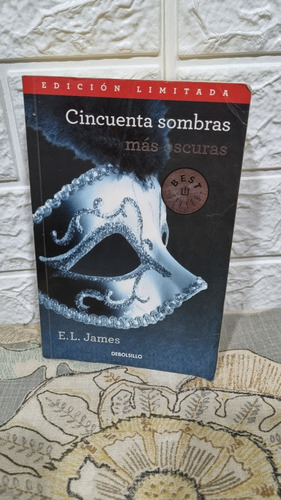 Libro Cincuenta Sombras Más Oscuras. E. L. James