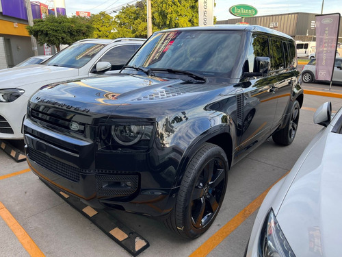 Defender James Bond 007