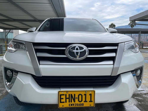 Imagen 2 de 11 de Toyota Fortuner 2018 2.7l