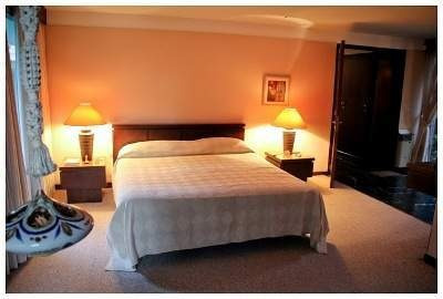 Imagen 7 de 30 de Venta-gran Chalet Esquina-frente Al Golf Club De Villa Allende