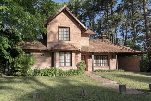 Imagen 2 de 18 de Casa En Venta - 4 Ambientes - Zona Golf - Pinamar