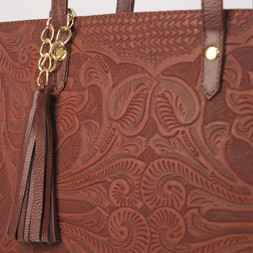 Imagen 6 de 6 de Bolsa De Piel Con Grabado Tipo Cincelado Asa Ajustable Bolso