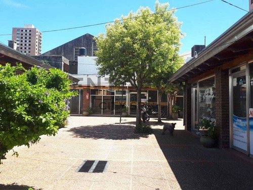 Imagen 10 de 12 de Galería De Locales En Santa Fe.
