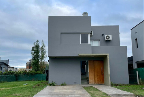 Casa En  Barrio Alto De Cevil