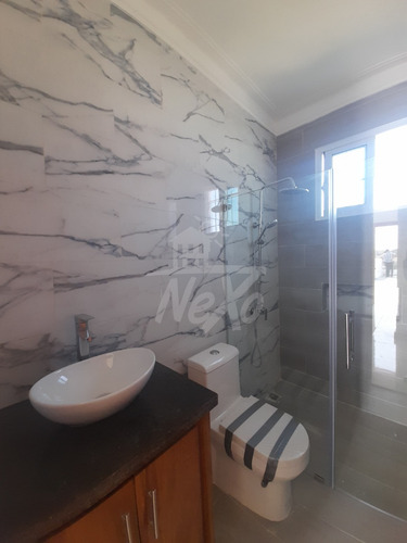 Imagen 7 de 25 de Casa Moderna De 2 Nivelesen Venta Con Terrazas Y Cocina Equipada, Santiago (jpc-221)