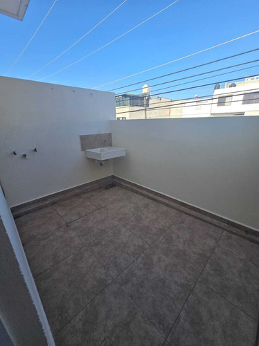Casa En Venta Con 4 Locales Comerciales