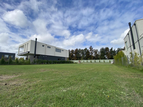 Lote En Venta En El Barrio Los Carpinchos, Nordelta. Tigre.
