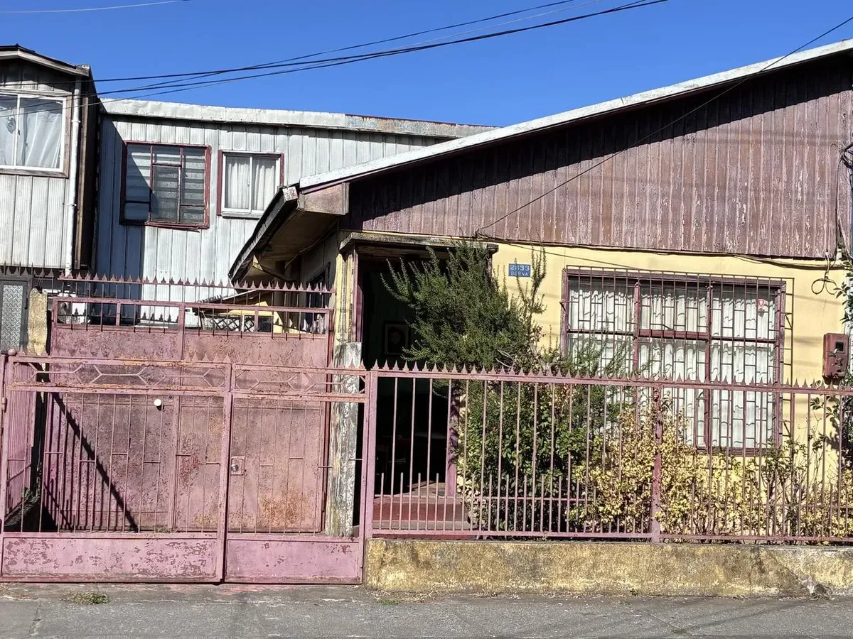 Imagen 3 de 7 de Se Vende Casa En Hualpen 3d 1b Estacionamiento
