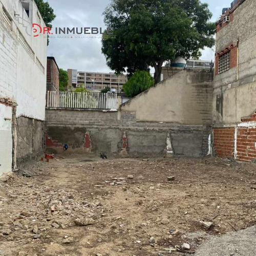 Terreno, Calle Tacagua, Catia La Mar | Buena Ubicación