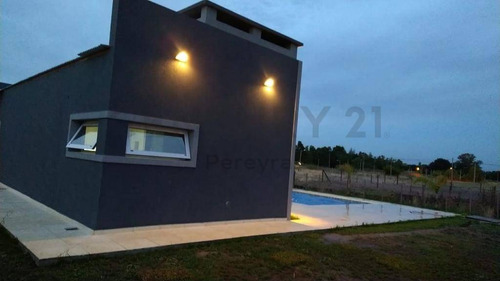 Imagen 7 de 30 de Calle Las Calandrias Entre 6 Y 5 - Casa En Venta, Las Golondrinas, La Plata