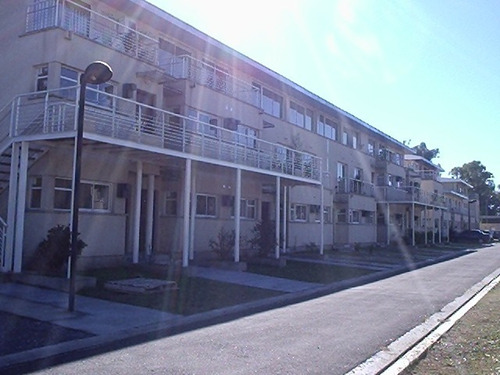 Venta Depto Con Jardín En Condominio Privado - Pilar -