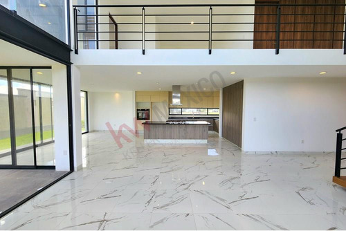 Casa En Venta En Balvanera Con Recamara En Planta Baja Y Estudio