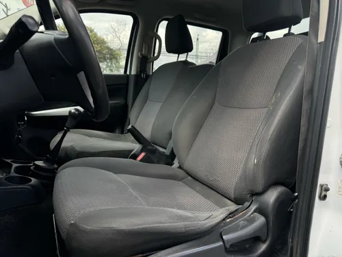 Nissan Np300 2020