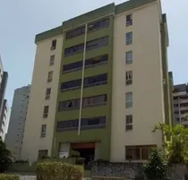 Comprar 3 Habitaciones Mas Servicio. 2 Puestos Estacionamiento. Terrazas Del Avila. Edificio Pequeño, Con Muy Buen Mantenimiento. Calle Muy Tranquila, No Se Escuchan Ruidos Molestos. Ascensores Perfectos. 