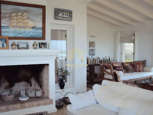 Hermosa Casa Con Vista Al Mar, En Punta Piedras 4 Dormitorios Y Dependencia ,con Piscina Y Parrillero