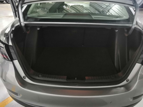 Imagen 8 de 12 de Yaris R Le Std