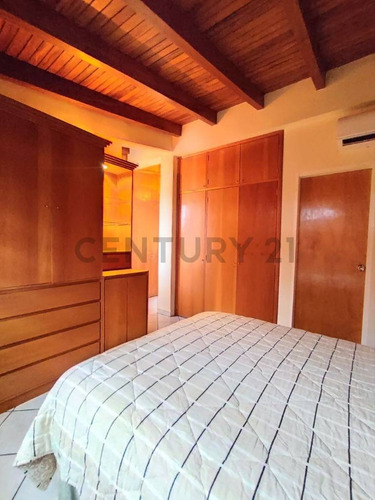Amplio Townhouse Ubicado En C.r Villas De Oriente