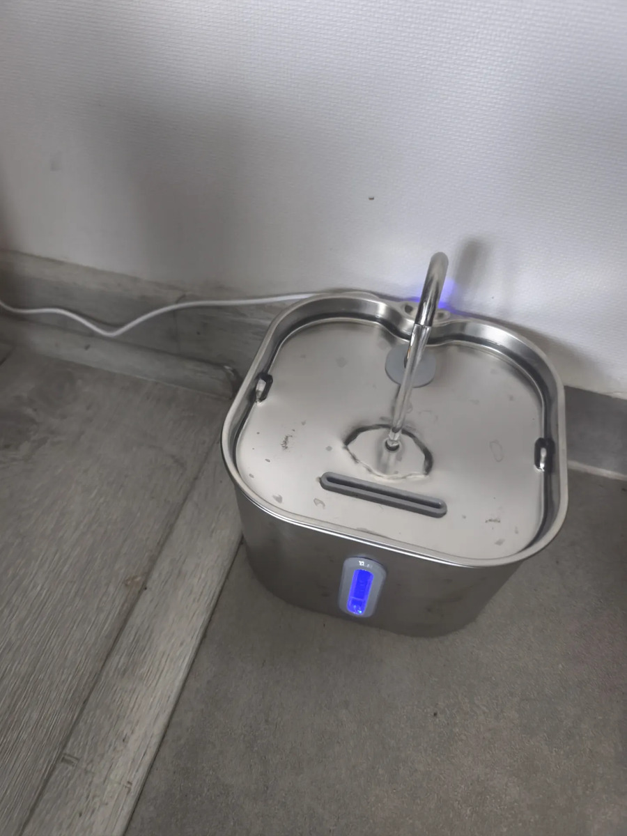 Foto real de Bebedero Para Gatos Automático De Acero Inoxidable 2,2l