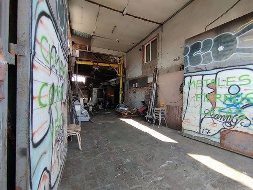 Se Vende Propiedad Comercial En Avenida Santa Rosa.