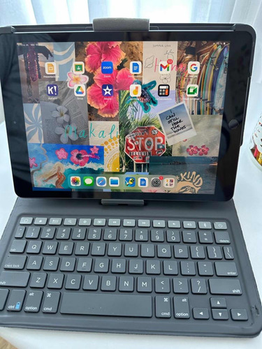 iPad 8va Gen. 128 Gb C/ Magic Keyboard 